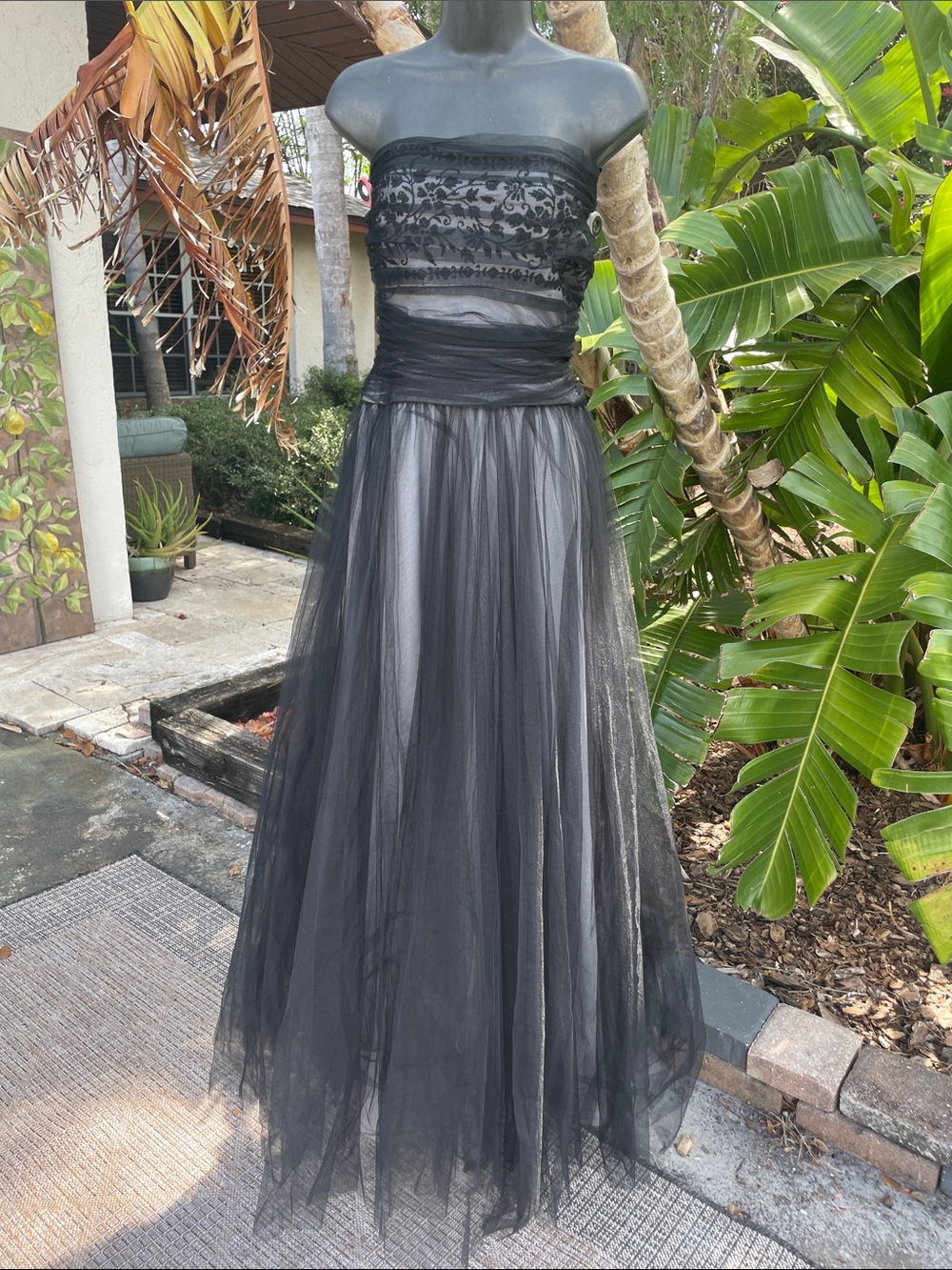 TaDashi Shoji strapless tulle ball gown